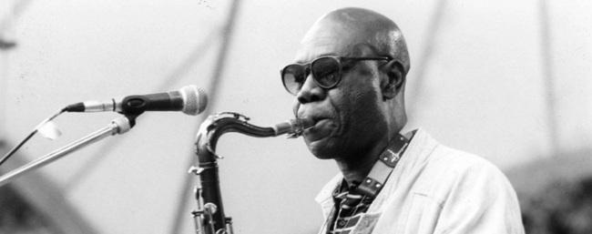 Culture| Le célèbre saxophoniste Manu Dibango est décédé des suites du Covid-19.