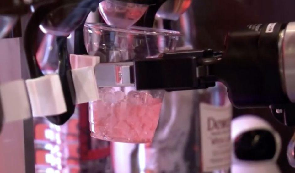 [INNOVATION]Le premier robot barman  déjà en activité à Tokyo